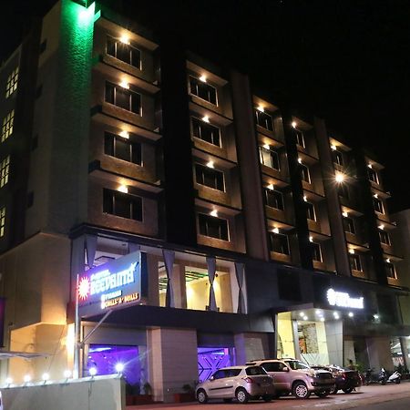 Hotel Reevanta Daman Bagian luar foto