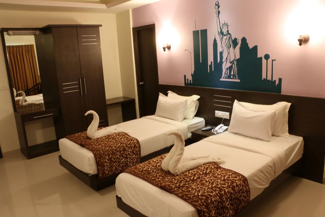 Hotel Reevanta Daman Bagian luar foto