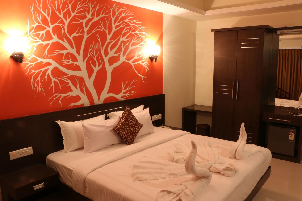 Hotel Reevanta Daman Bagian luar foto