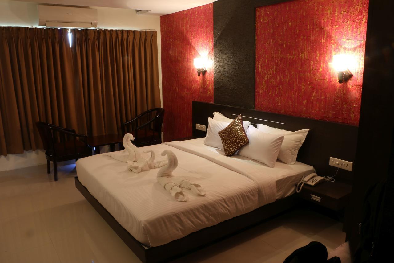 Hotel Reevanta Daman Bagian luar foto
