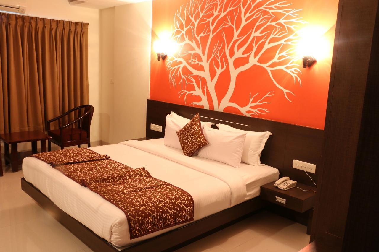 Hotel Reevanta Daman Bagian luar foto