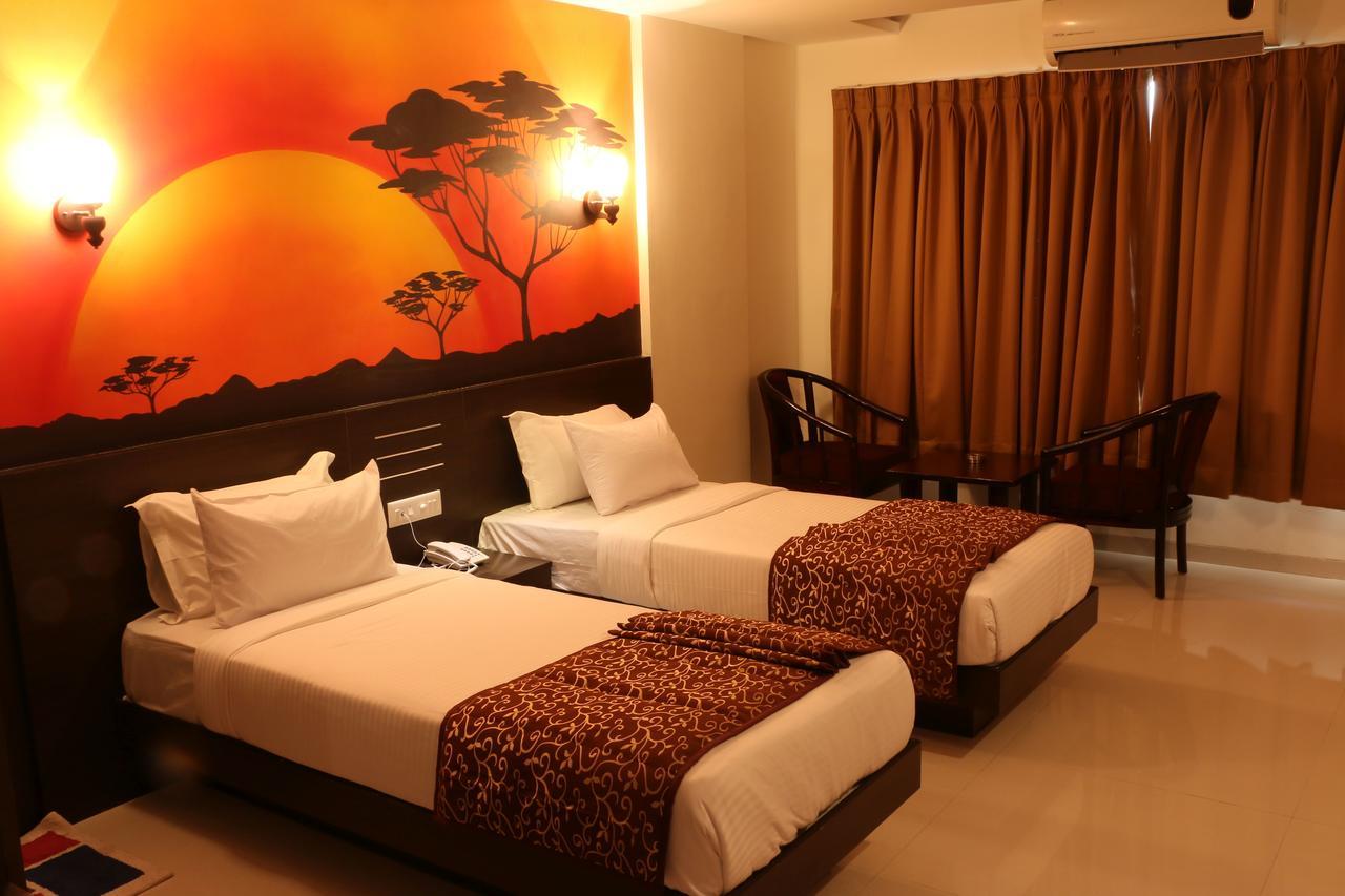 Hotel Reevanta Daman Bagian luar foto