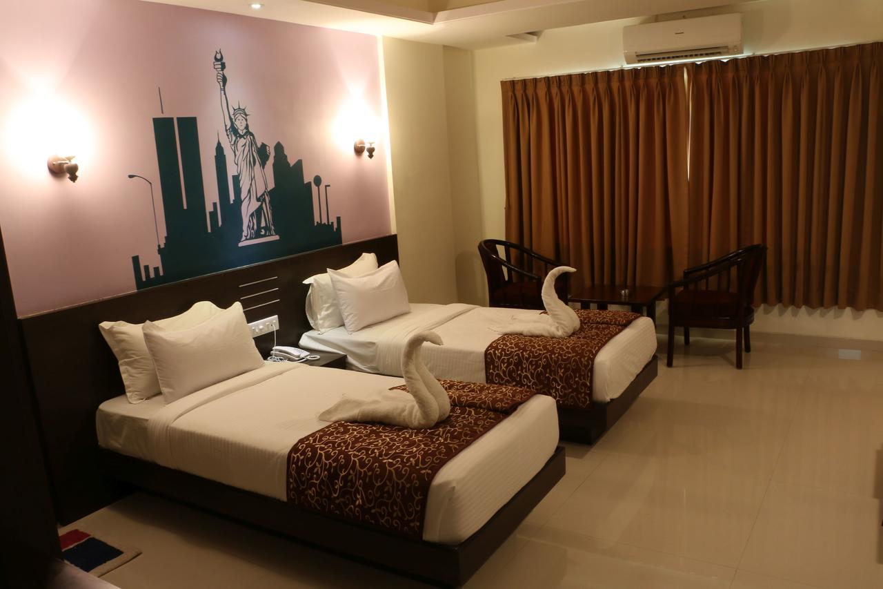 Hotel Reevanta Daman Bagian luar foto