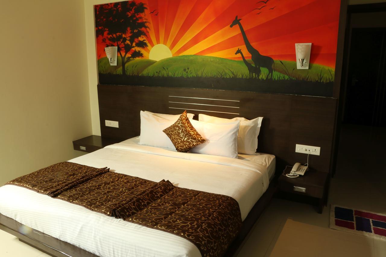 Hotel Reevanta Daman Bagian luar foto
