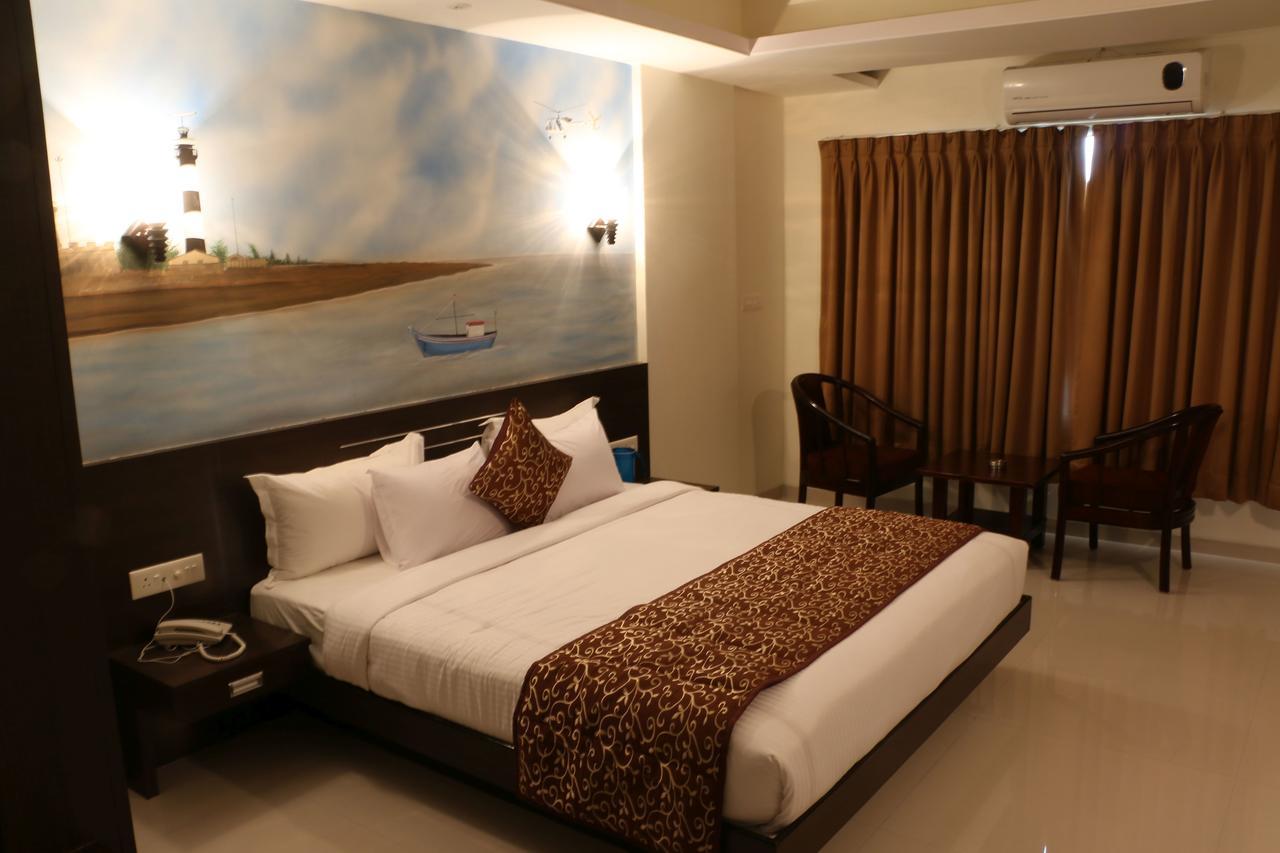 Hotel Reevanta Daman Bagian luar foto