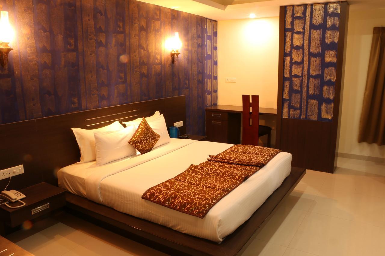 Hotel Reevanta Daman Bagian luar foto