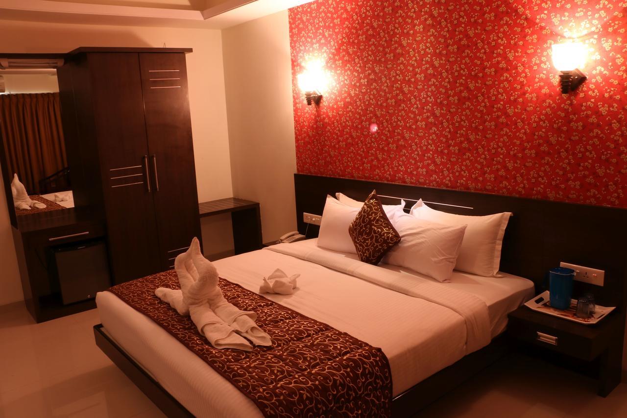 Hotel Reevanta Daman Bagian luar foto