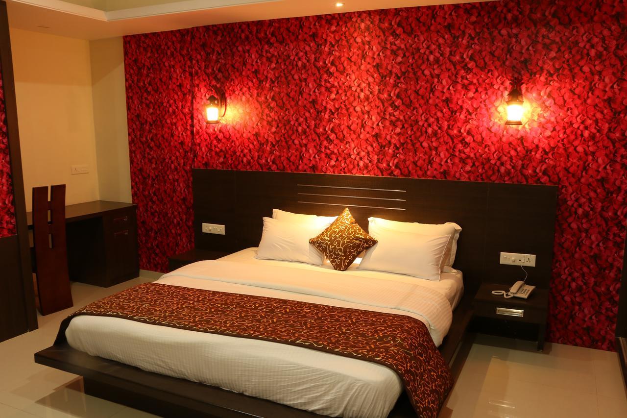 Hotel Reevanta Daman Bagian luar foto