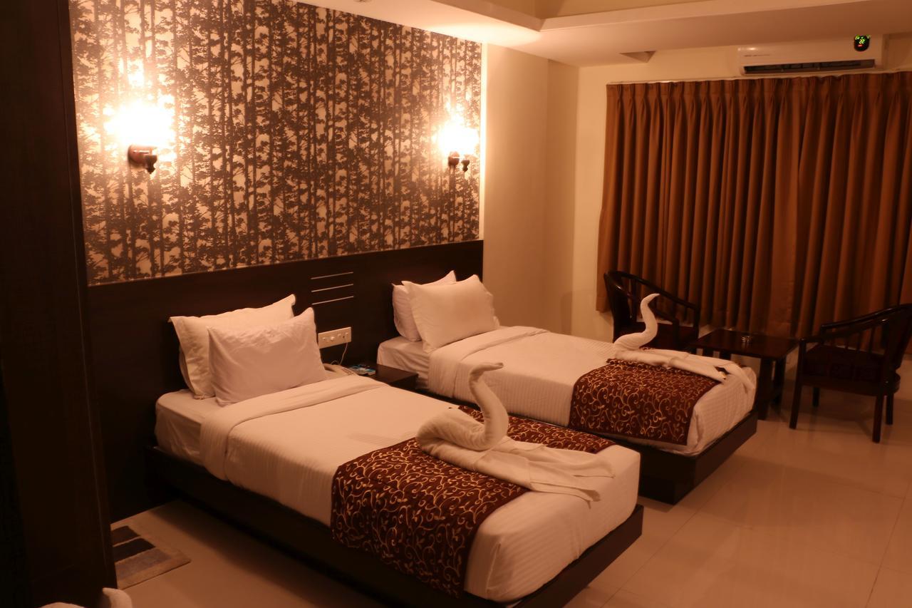 Hotel Reevanta Daman Bagian luar foto