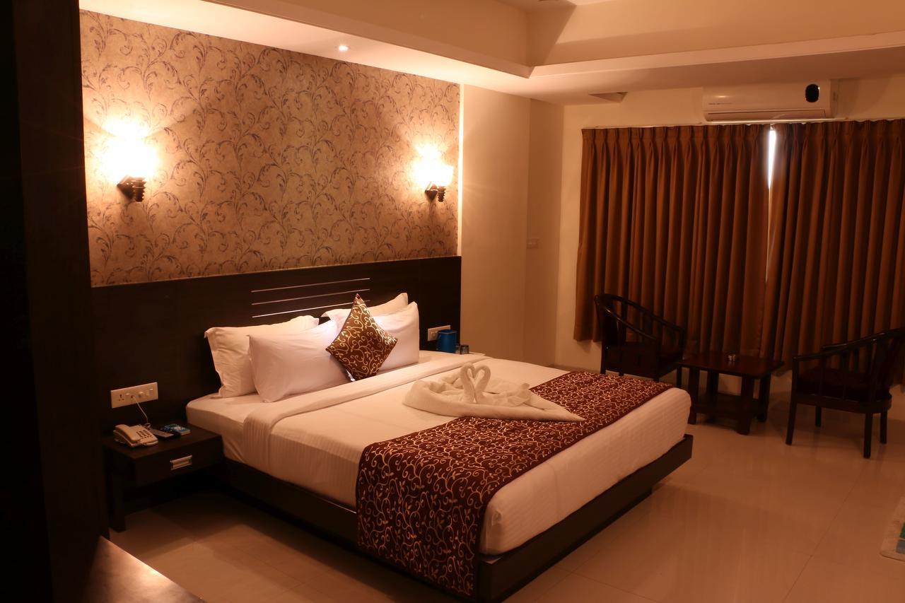 Hotel Reevanta Daman Bagian luar foto