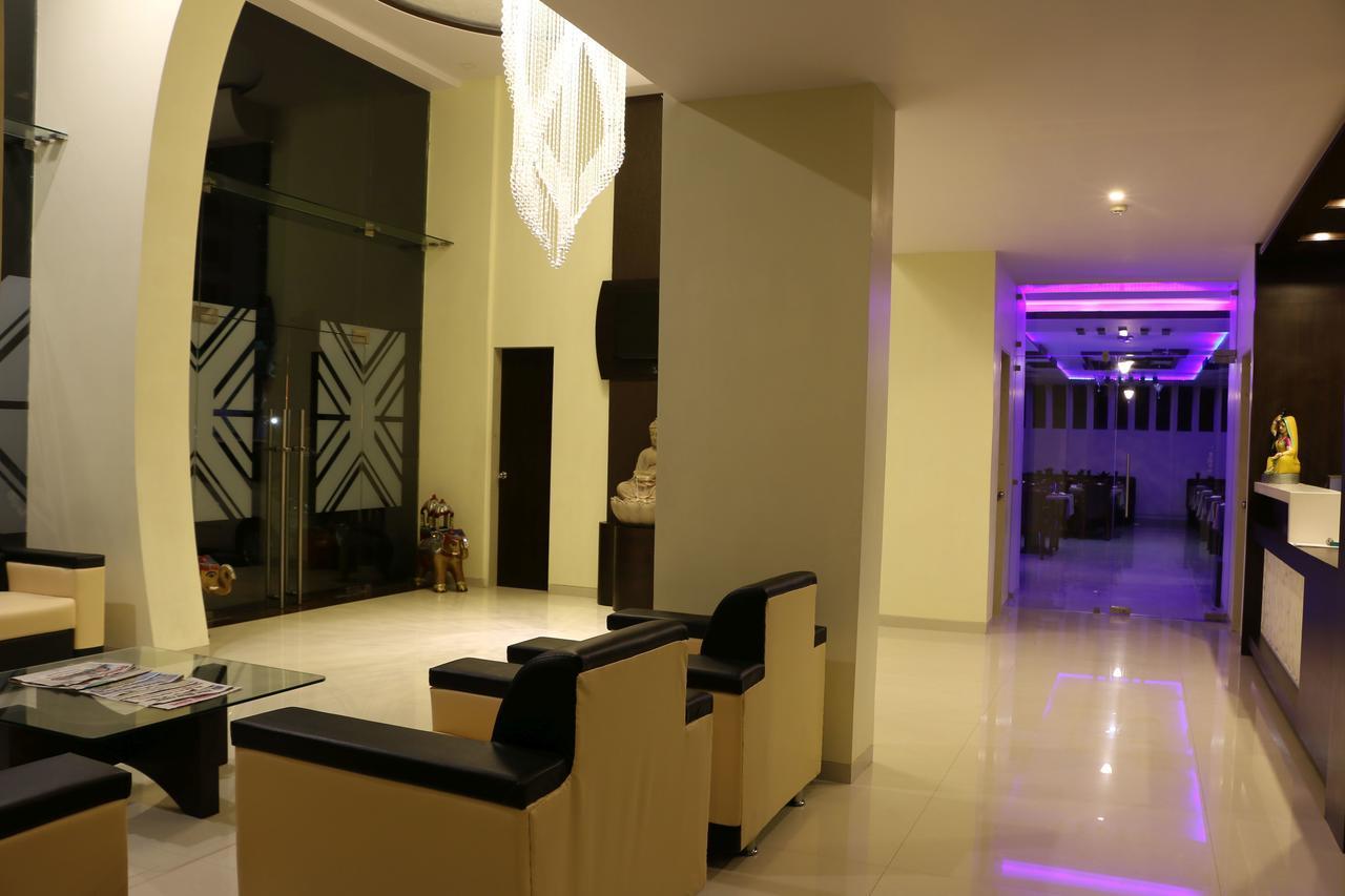 Hotel Reevanta Daman Bagian luar foto